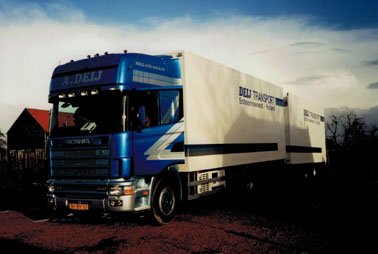 Blauwe Scania-combinatie van Deij Transport